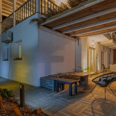 Uno Beachfront Suite Livádia Kültér fotó