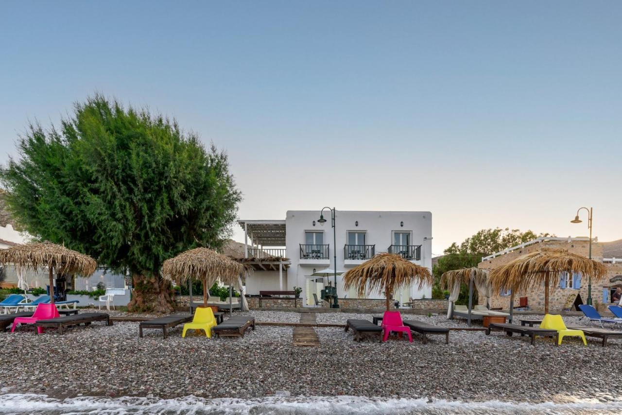 Uno Beachfront Suite Livádia Kültér fotó
