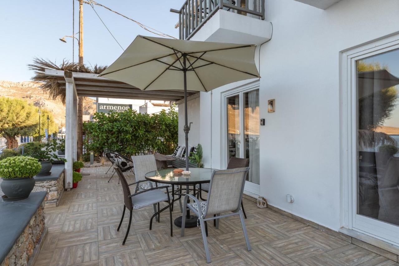 Uno Beachfront Suite Livádia Kültér fotó