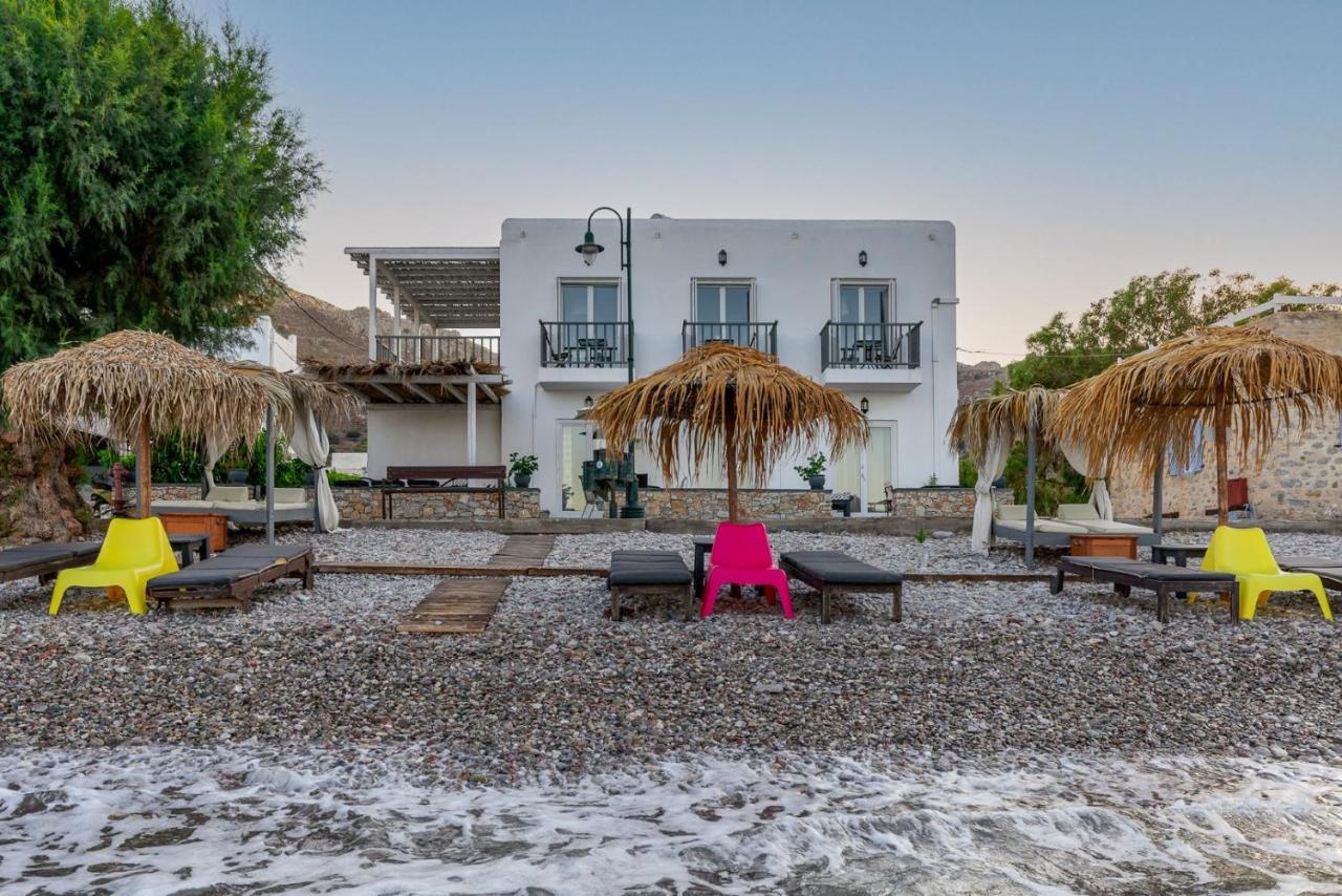 Uno Beachfront Suite Livádia Kültér fotó