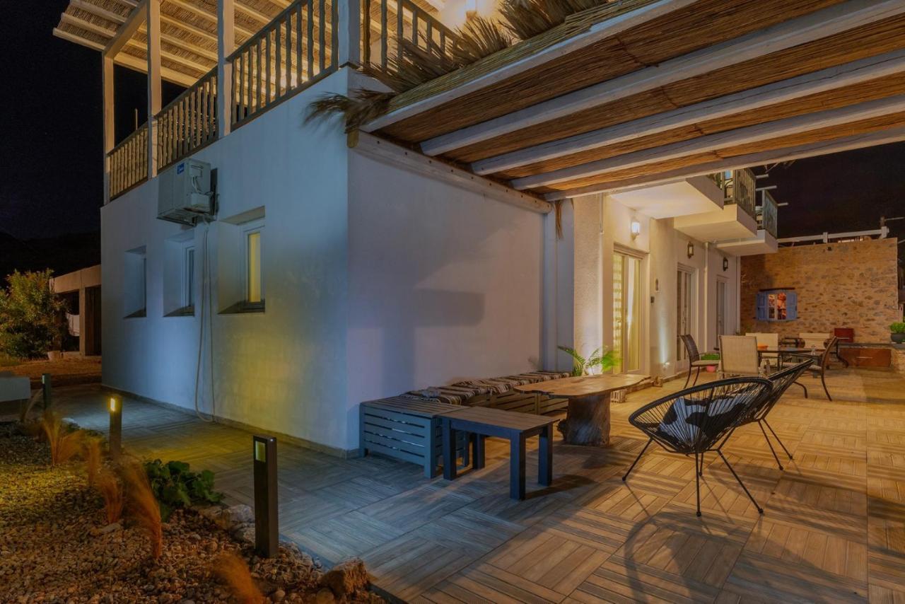 Uno Beachfront Suite Livádia Kültér fotó