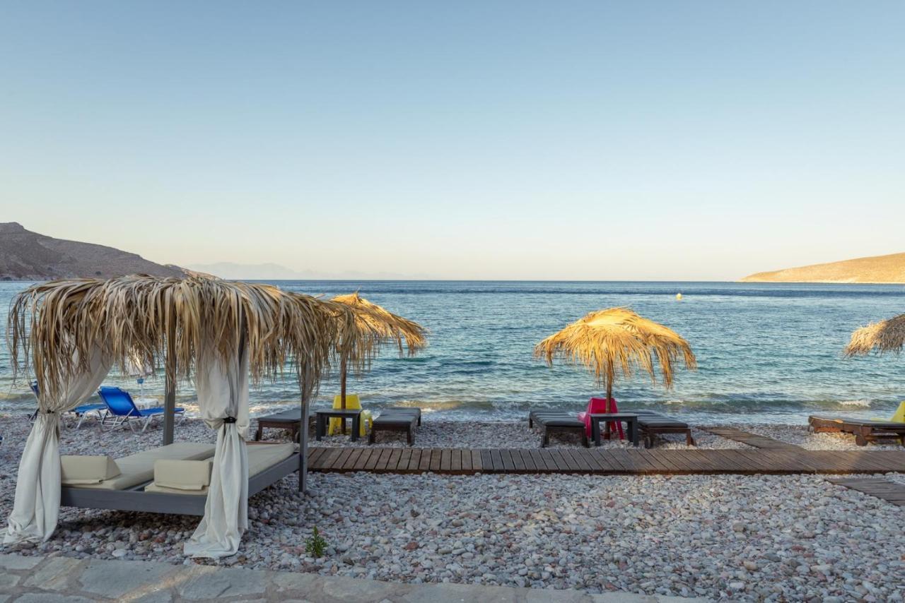 Uno Beachfront Suite Livádia Kültér fotó
