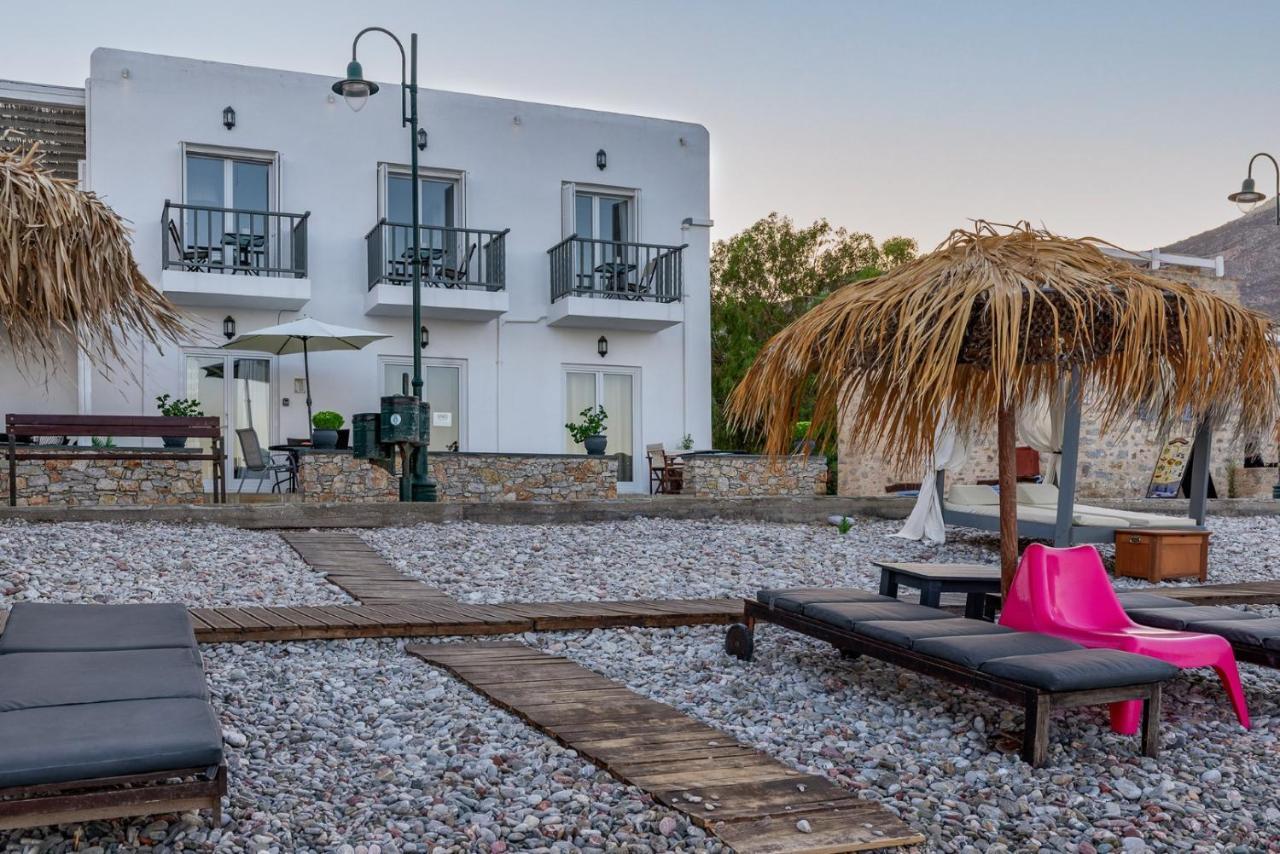 Uno Beachfront Suite Livádia Kültér fotó