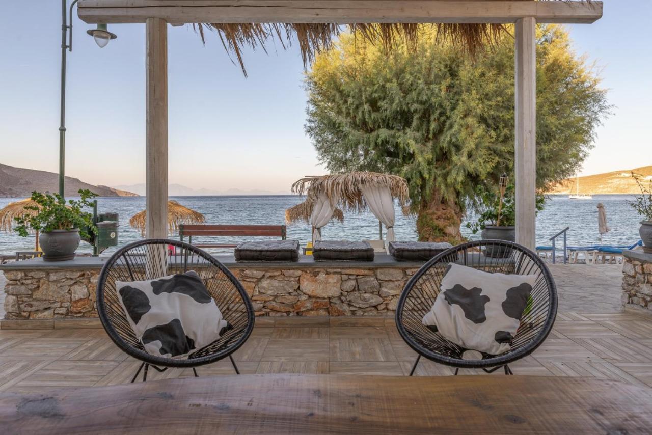 Uno Beachfront Suite Livádia Kültér fotó