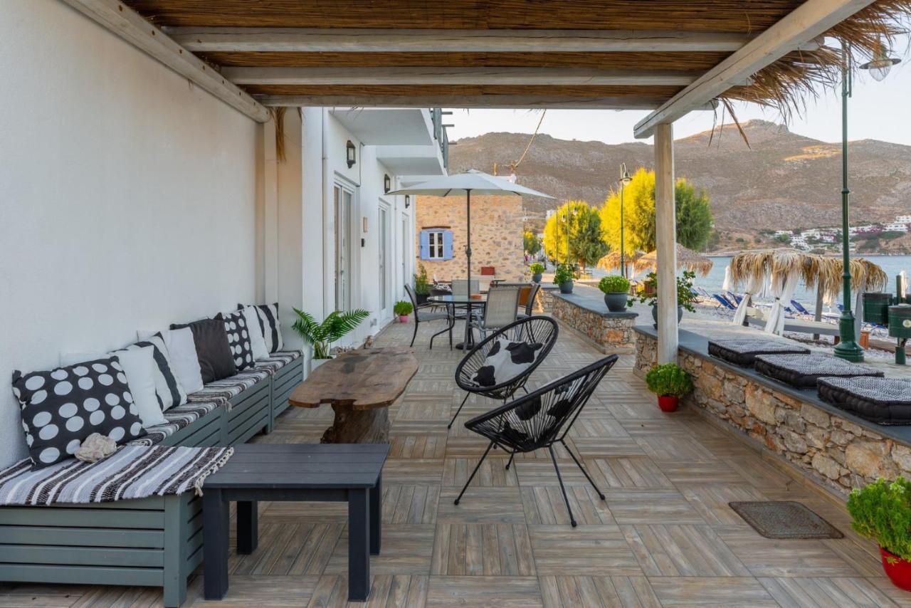 Uno Beachfront Suite Livádia Kültér fotó