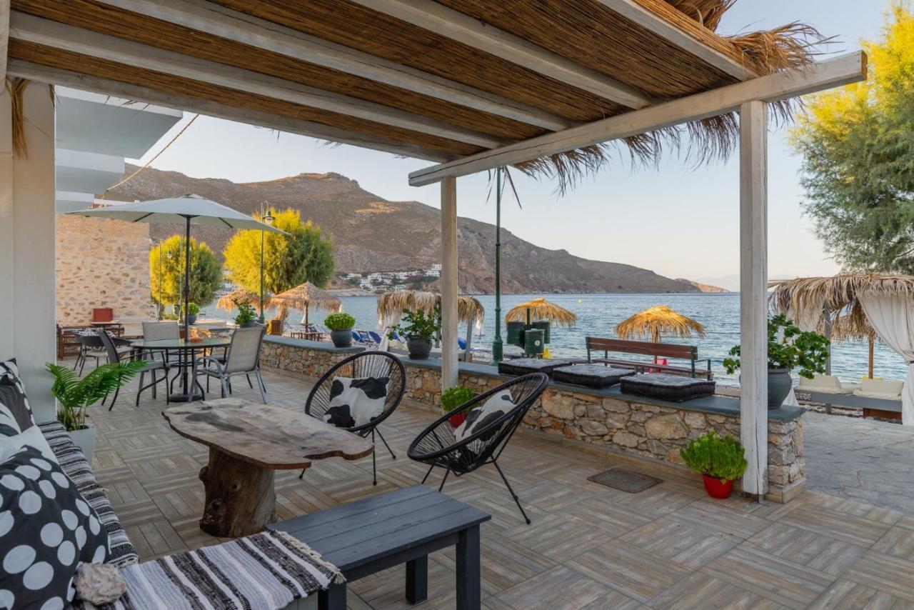 Uno Beachfront Suite Livádia Kültér fotó