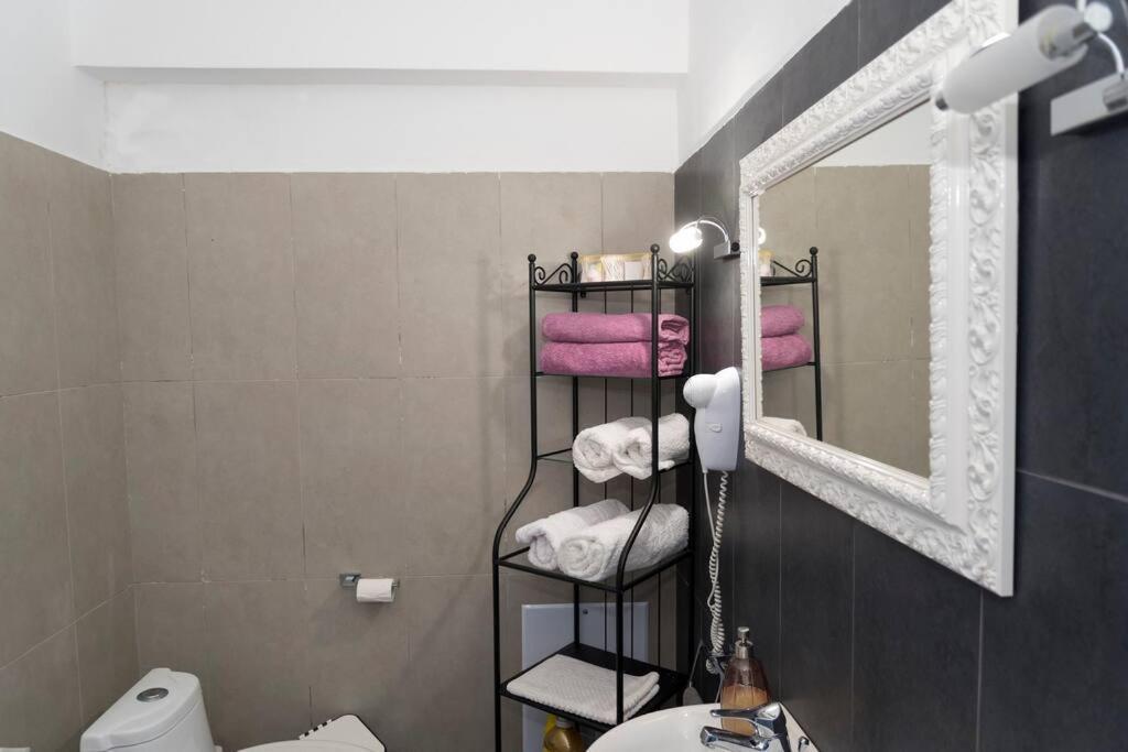 Uno Beachfront Suite Livádia Kültér fotó