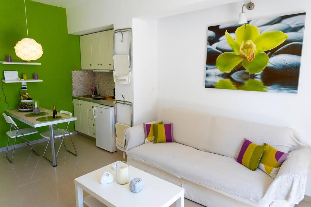Uno Beachfront Suite Livádia Kültér fotó