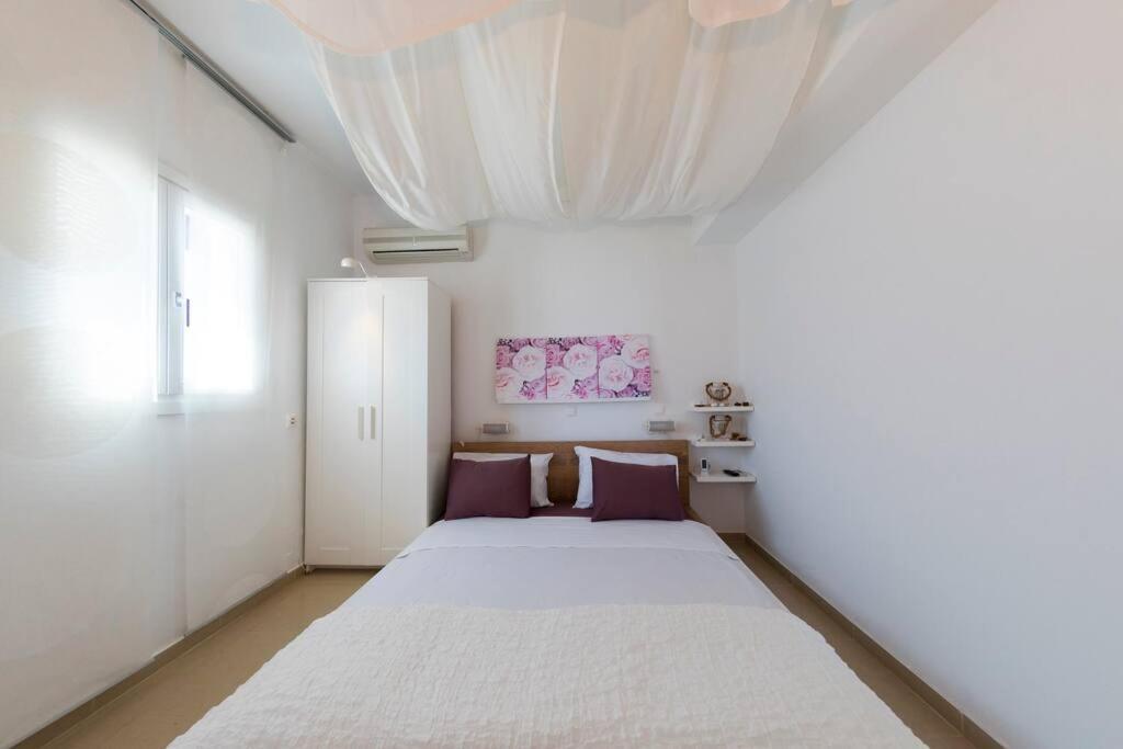 Uno Beachfront Suite Livádia Kültér fotó